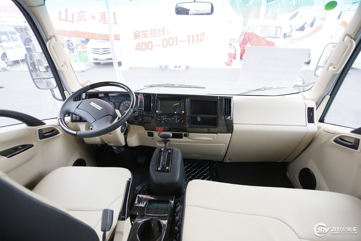 售价64.8万 庆铃五十铃房车亮相北京房车露营