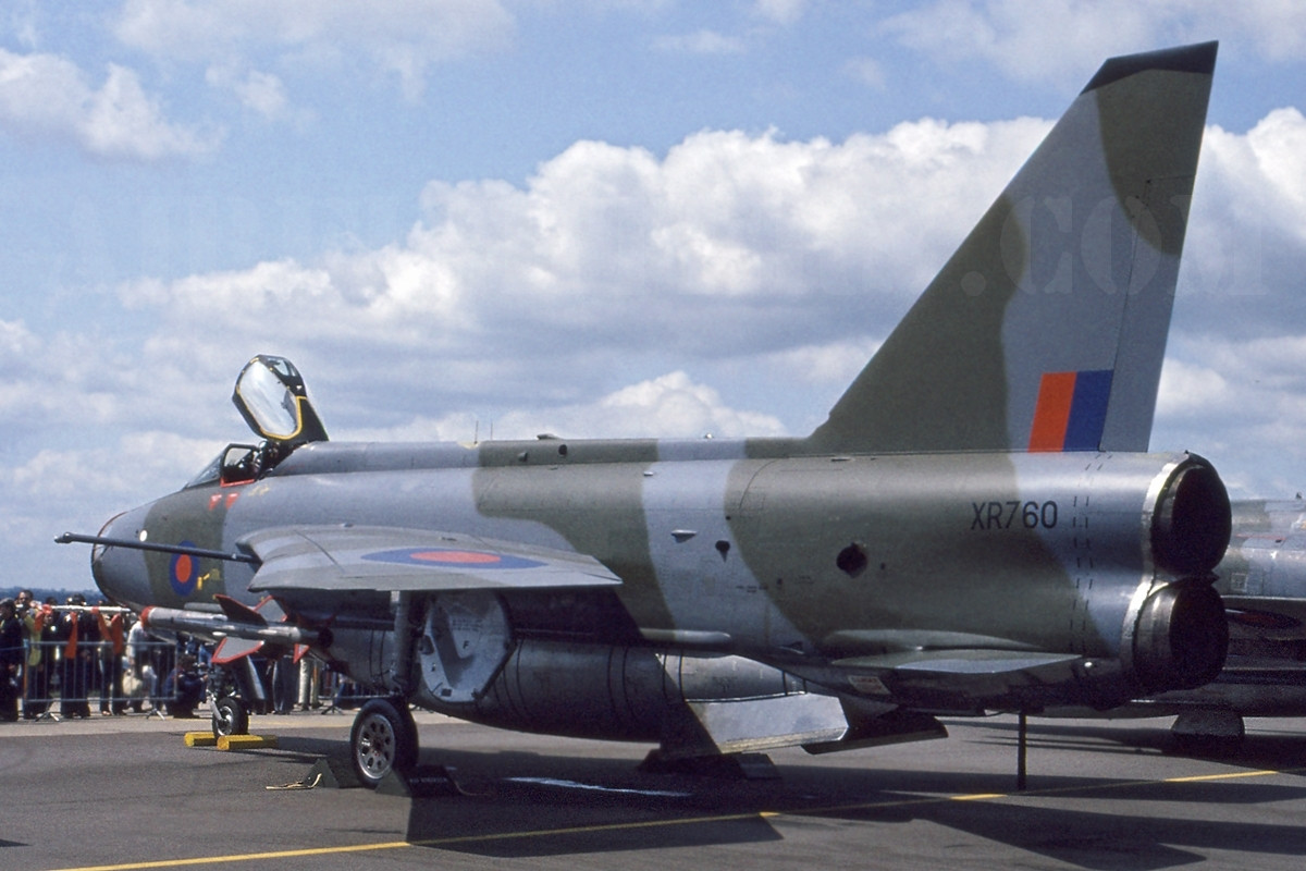 早期的喷气式战斗机样子都很丑啊,典型之一英