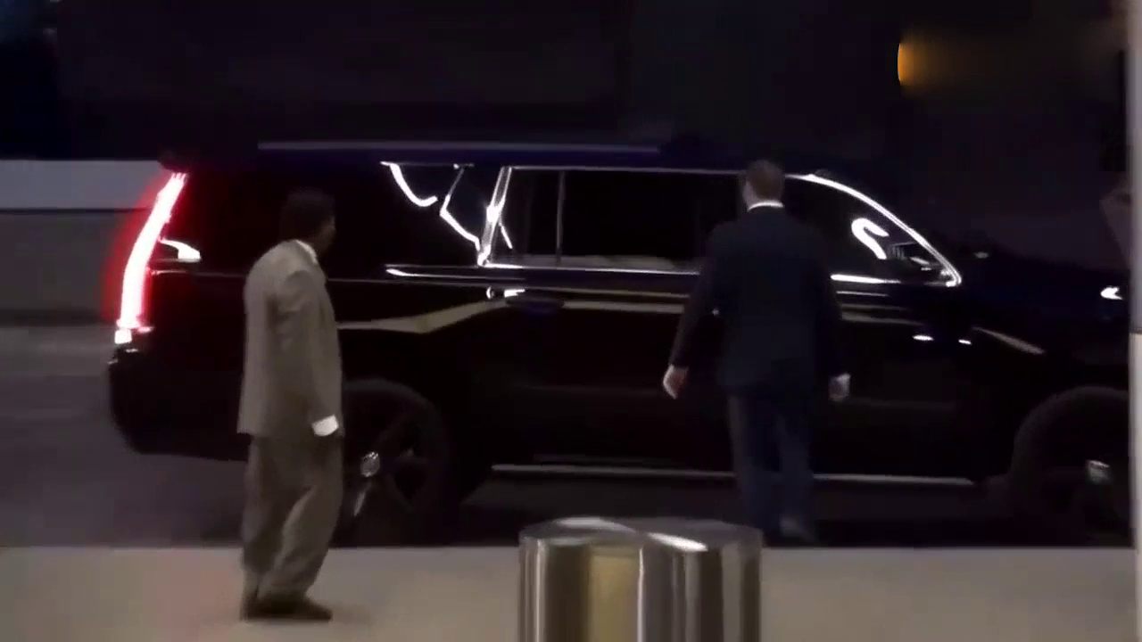 机场偶遇霸气SUV，车上下的人看清后忍不住尖叫！