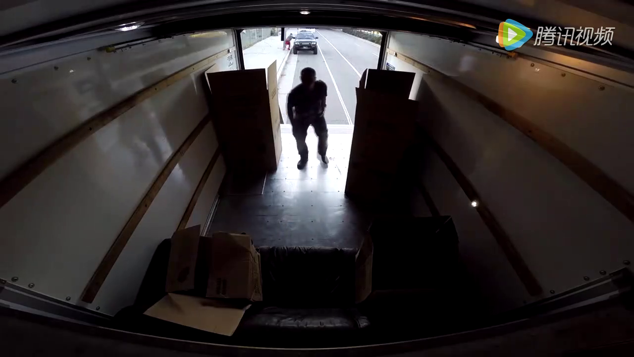 小偷上了卡车老司机的车，接下来可真是爽歪歪啊