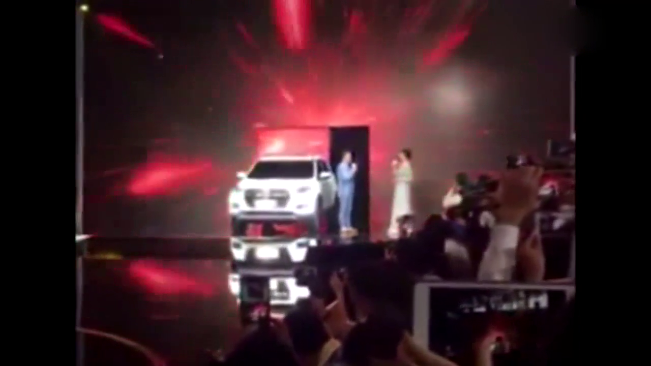 黄渤现身广州车展 才知道他代言了一家国产车