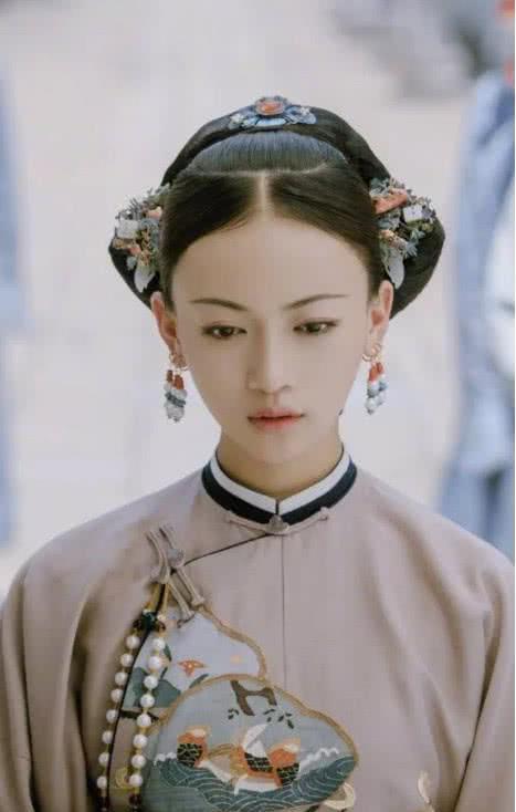 160的吴谨言凭什么火?黑裙红唇气场180,网友