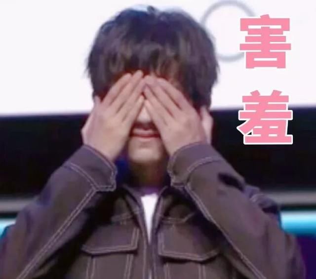 把小孩提起来的表情包