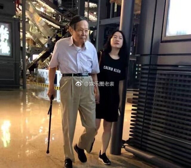 结婚14年了,96岁杨振宁越活越年轻,42岁翁帆却