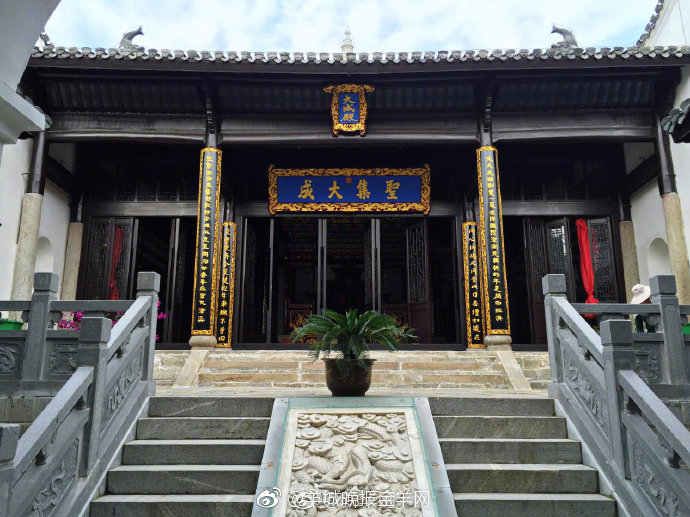 问津书院坐落于湖北省武汉市新洲区旧街孔子山南麓,又