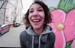 搞笑gif:妹子你是有多困,鞋子里面没有一股味嘛