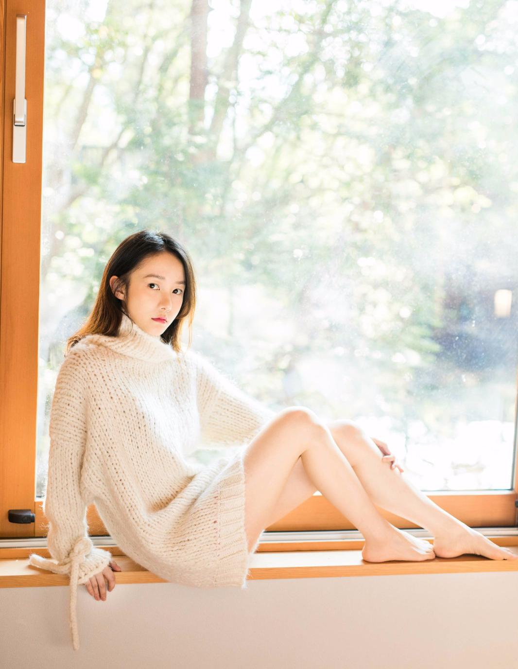 猫系少女刘怡卧房写真曝光清冷性感勾勒初冬最美画面