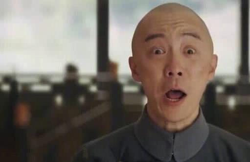 《延禧足球》大结局,袁春望倒地成斗鸡眼!攻略:演技有巴萨踢网友图片