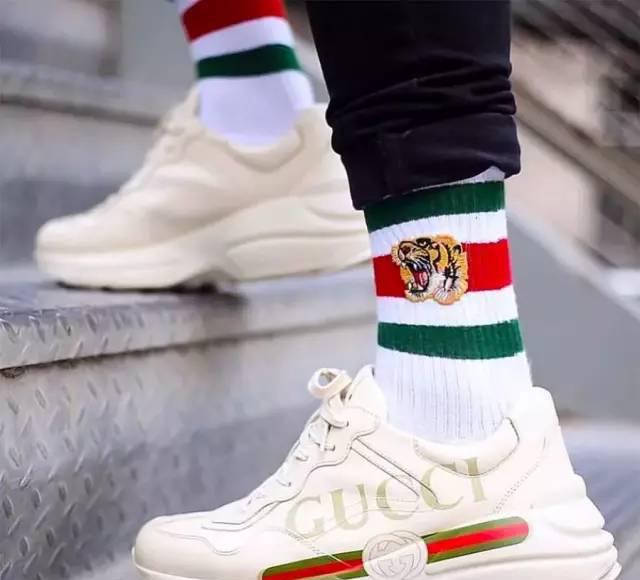 还在挤破头买巴黎世家?醒醒吧,这些老爹鞋更值