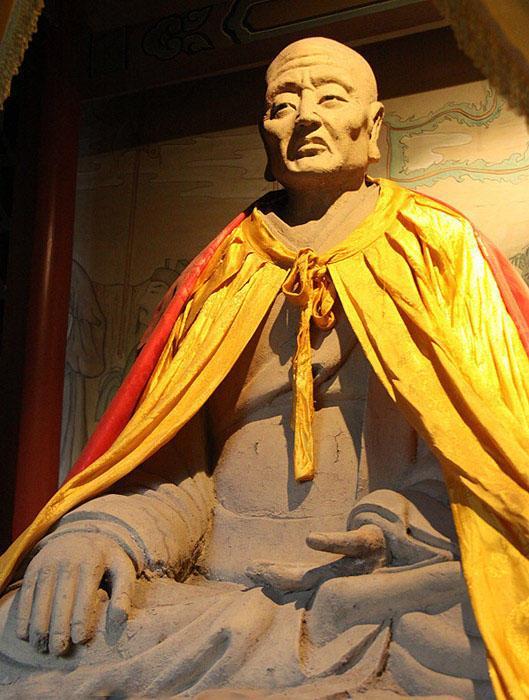 火化打破自然规律？所有动物死后都会生态循环，人类火...