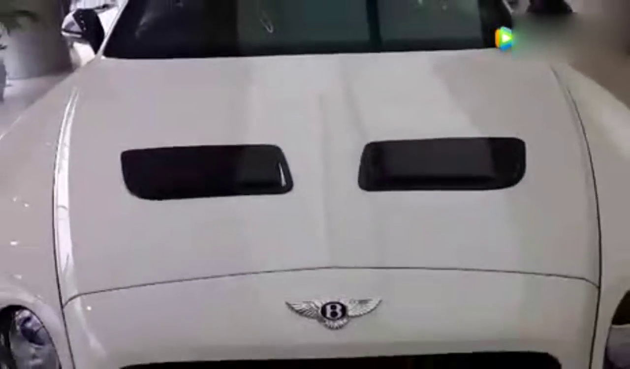 实拍宾利欧陆 GT3 R 双门超级跑车