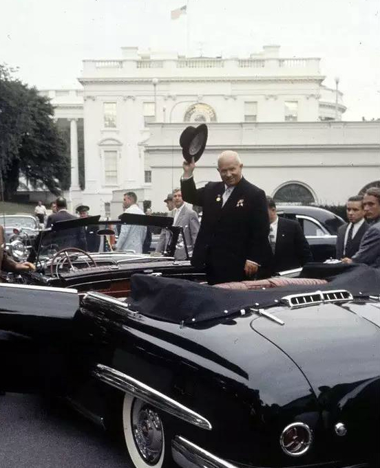 珍贵的赫鲁晓夫访美老照片,图3在机场演讲,图8的合影搞笑幽默