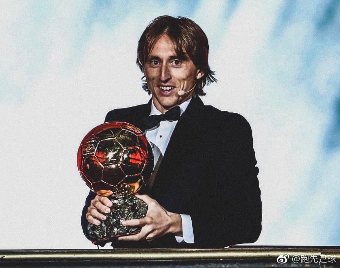 莫德里奇是足坛历史上首位在一年内同时斩获