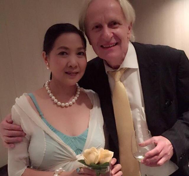 第一个嫁老外的演员, 恋爱遭家人单位反对, 如今有两个混血女儿