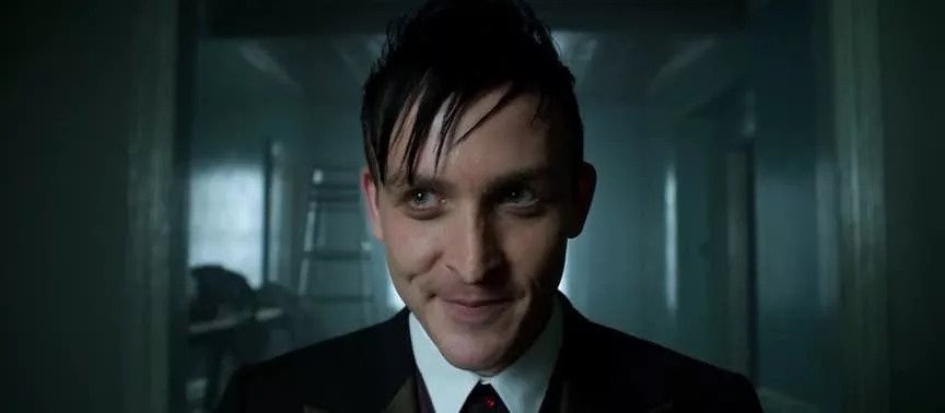 一本正经的医生暗地里却是个变态《哥谭》的反