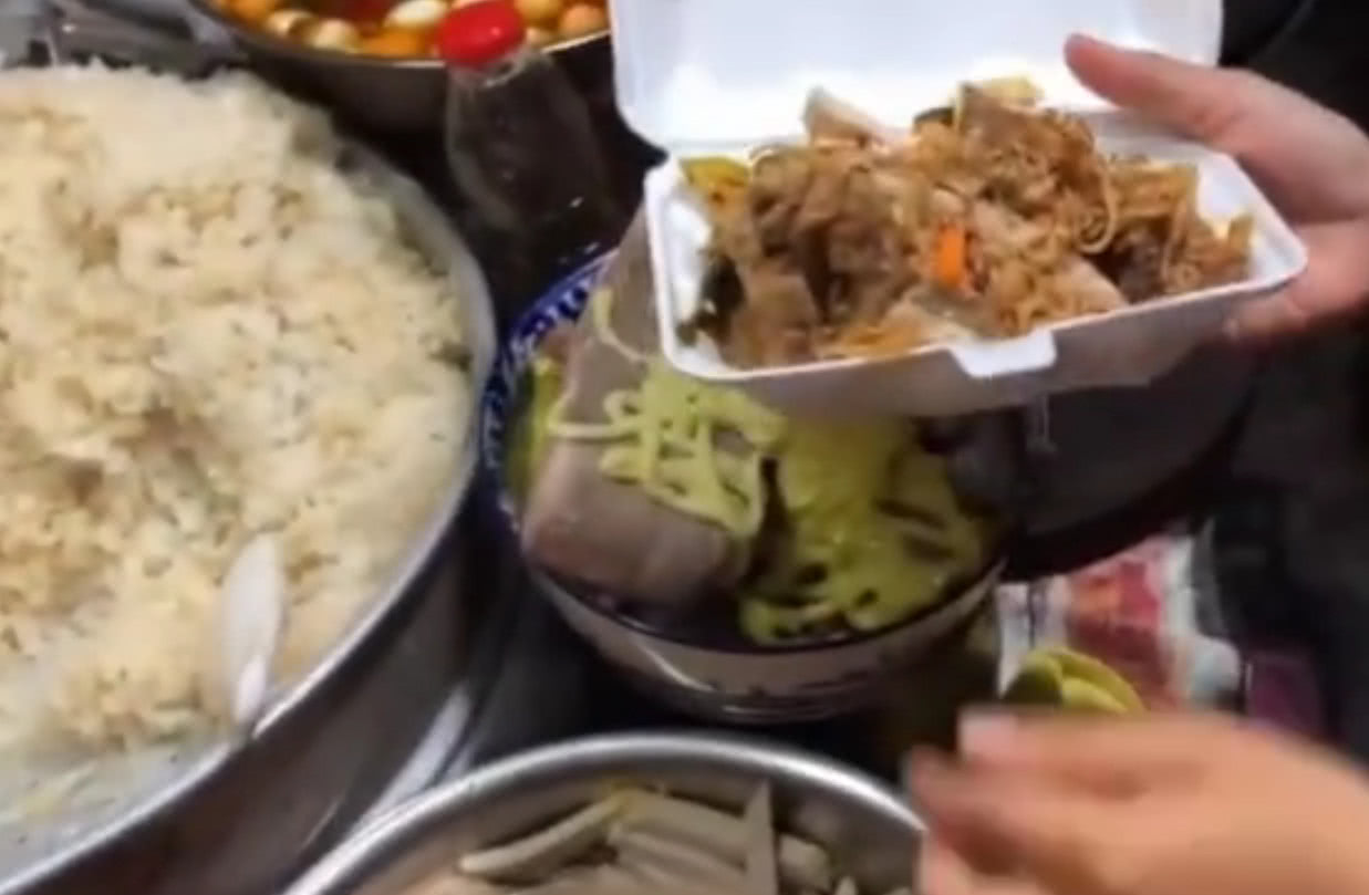 广州街头美食:盒饭快餐一份20块钱,两荤两素随猪越南广场扒佳美食正图片