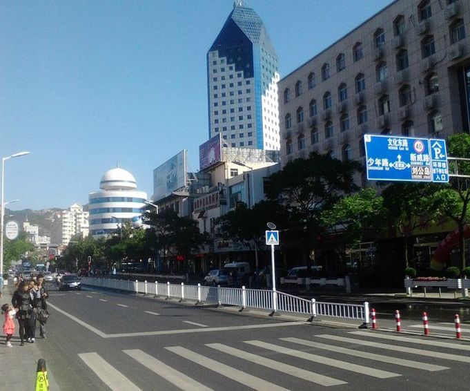 实拍中国最干净城市街道,看不到任何垃圾,令网友称赞不觉!
