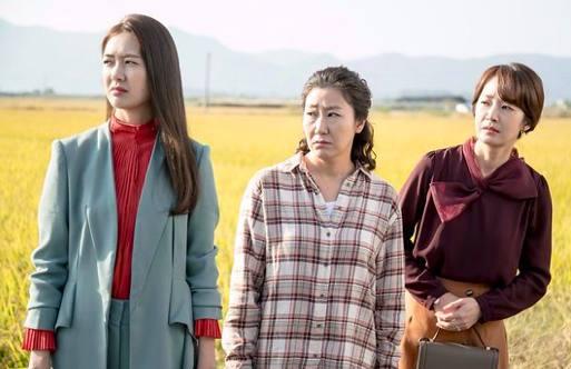 她是韩剧中的霸道女总裁，年近40貌似少女，却是3个娃的妈！