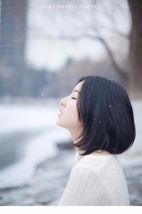 美女美图:冬日里的短发清纯美女唯美摄影