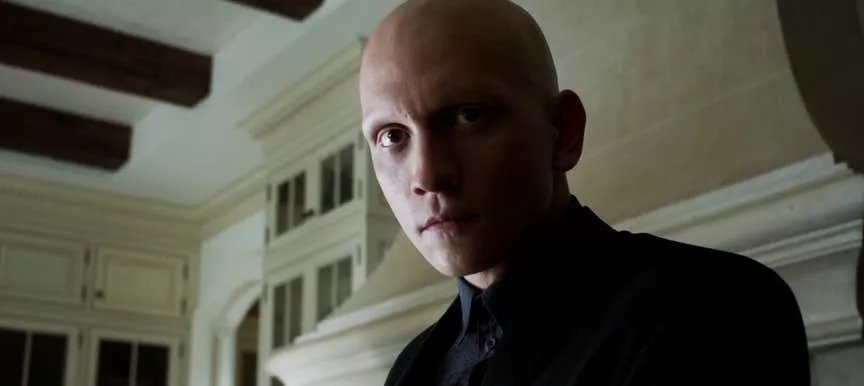 一本正经的医生暗地里却是个变态《哥谭》的反