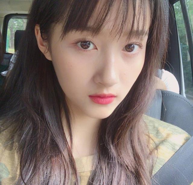 杨幂范冰冰关晓彤扎堆剪空气刘海,减龄发型为何有人惨变大妈?