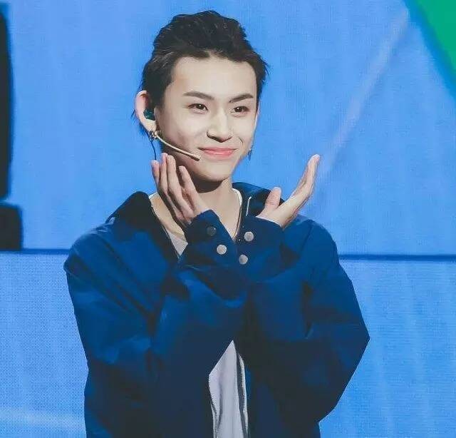 百分九男团自拍,蔡徐坤,陈立农,朱正廷,谁是直男