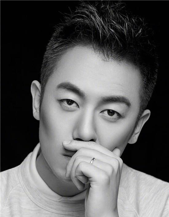 朱亚文最新图片图片