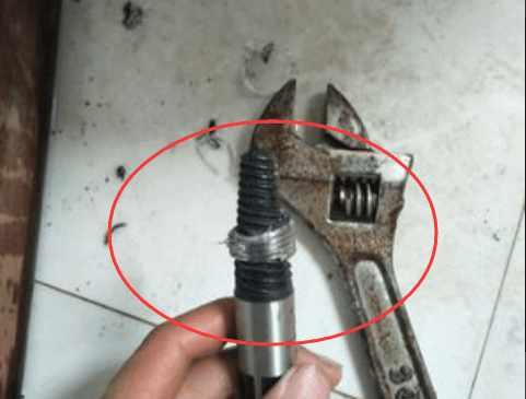 水龙头三角阀断管里拆墙花钱又麻烦?师傅这样