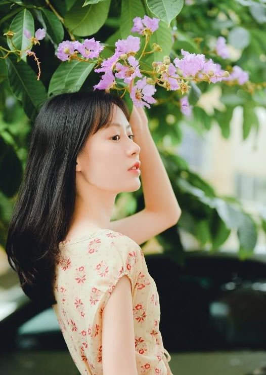 我和公gong在厨房 半夜家公走进了我的房 家公在沙发要了我