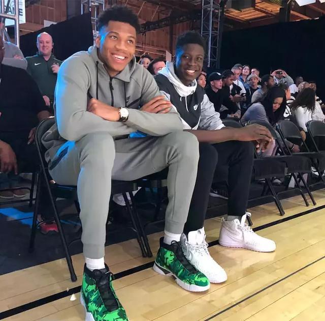 undefeated x nike zoom kobe 1 protro 相信大家不会陌生,而在全明星