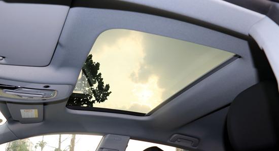 全新奥迪A5 Sportback配备的全景天窗