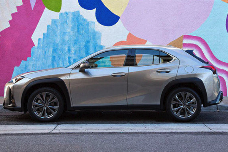 雷克萨斯终于放下身段！首款最便宜SUV亮相，比Q3漂亮，仅23万