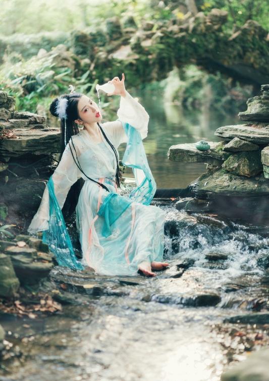 流光飞舞:古装美人 汉服古装白衣美女唯美写真高清壁纸头像古风