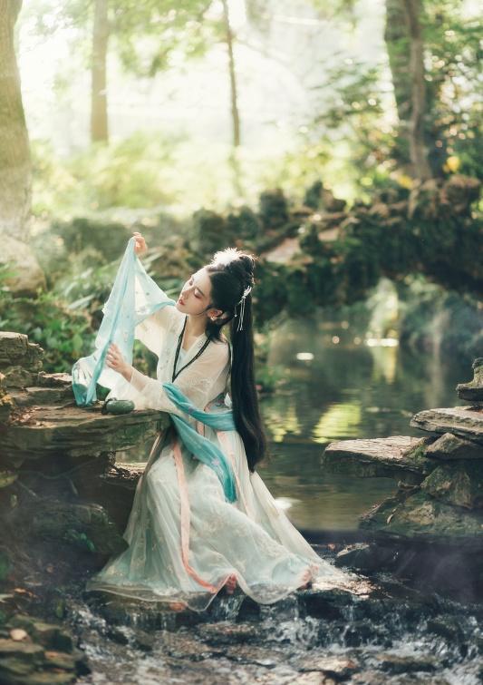 流光飞舞:古装美人 汉服古装白衣美女唯美写真高清壁纸头像古风