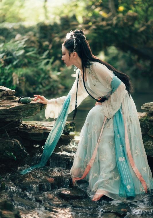 流光飞舞:古装美人 汉服古装白衣美女唯美写真高清壁纸头像古风