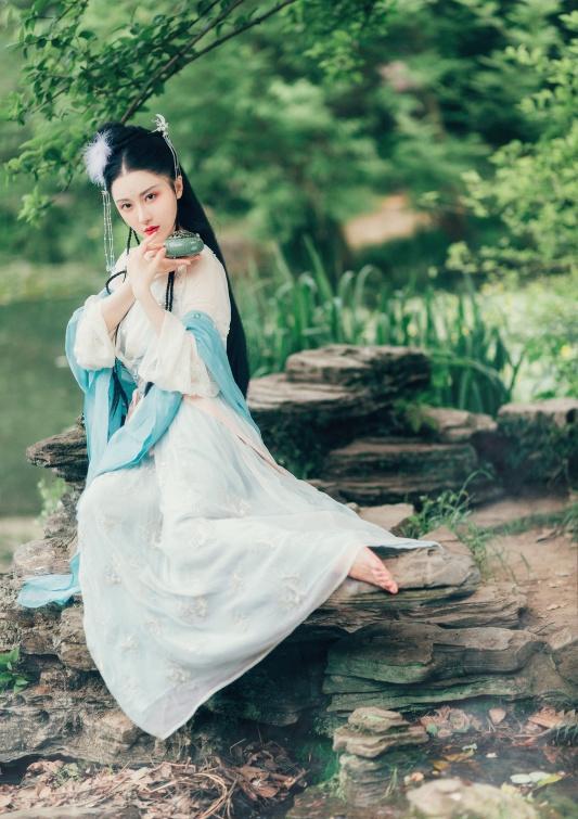 流光飞舞:古装美人 汉服古装白衣美女唯美写真高清壁纸头像古风