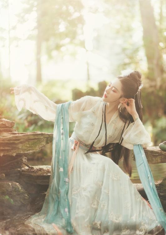 流光飞舞:古装美人 汉服古装白衣美女唯美写真高清壁纸头像古风