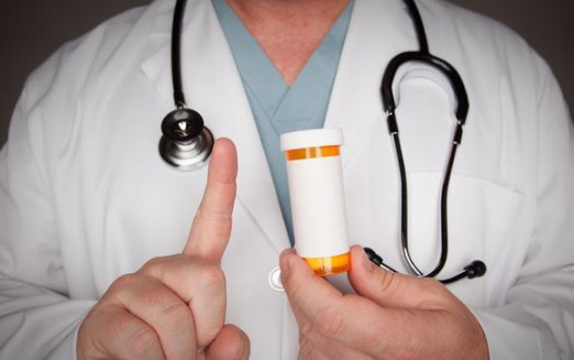 长期服用阿托伐他汀,需要适量补充辅酶Q10的