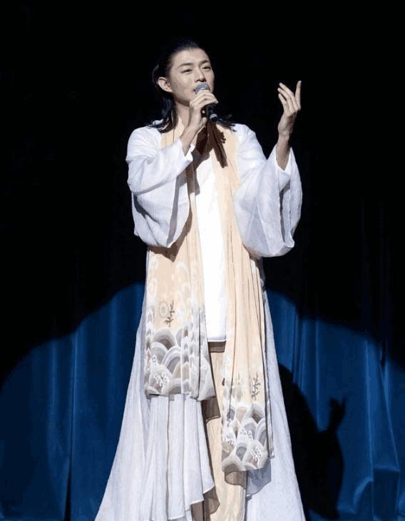 你认为霍尊娘?但生活中却是个肌肉壮汉,俗称:金刚芭比