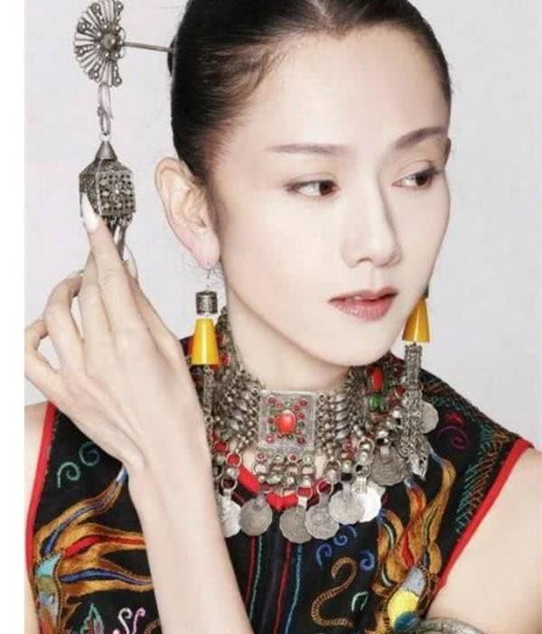 杨丽萍年轻时照片惊艳众人,这才是标准的高级脸美人,气质无敌!