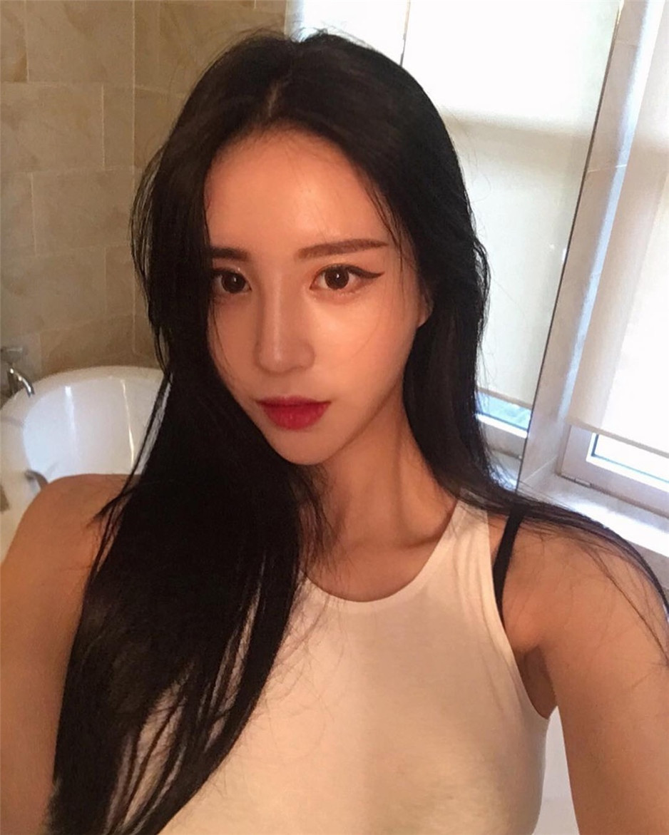 韩国网络美女daunni自拍照片