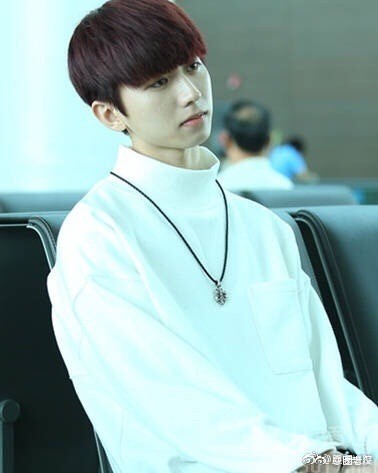 魏大勋昨日回复蔡徐坤微博 正式认领自己这位