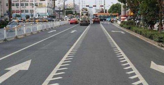 路上的锯齿线是啥意思? 走错了又是3分200元