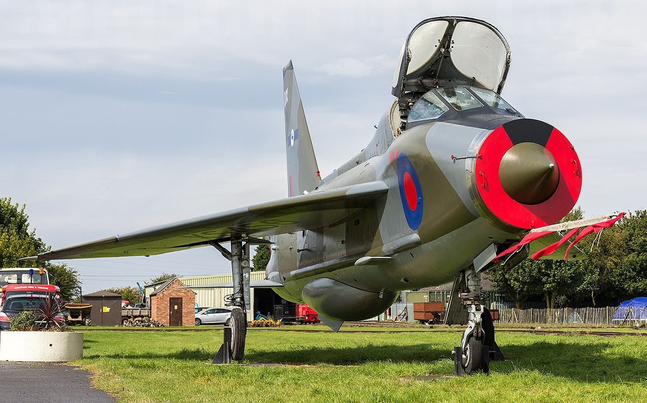 早期的喷气式战斗机样子都很丑啊,典型之一英