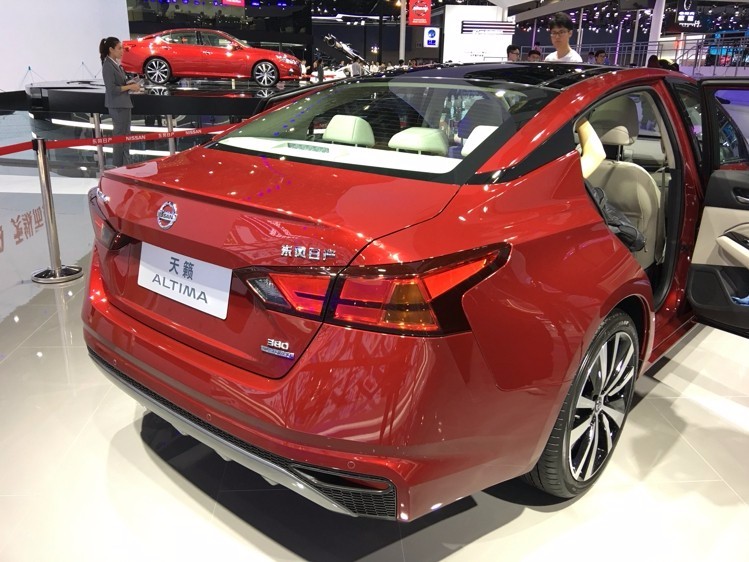 2018广州车展:全新天籁换装2.0T发动机后 把雅