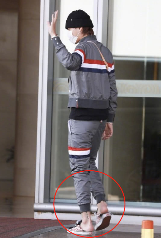 吴亦凡衣品也丢了？趿拉穿鞋惹群嘲，网友：求你别模仿权志龙