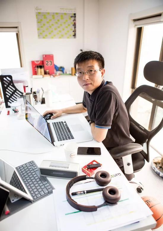 当年乐视体育疯狂扩张的时候,我们去过时任乐视体育ceo雷振剑的办公室