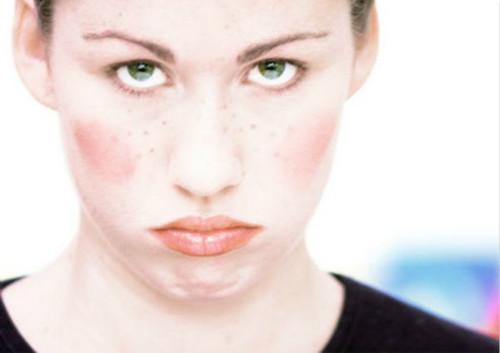 激素脸治疗中为什么还是反反复复过敏又肿又痒
