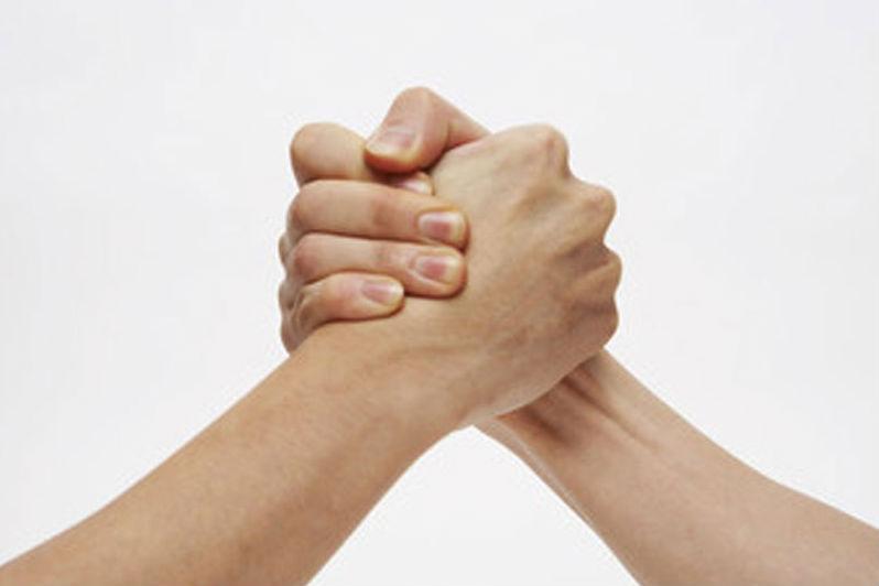 怎么练腕力?只需2招,让你在掰手腕比赛中战