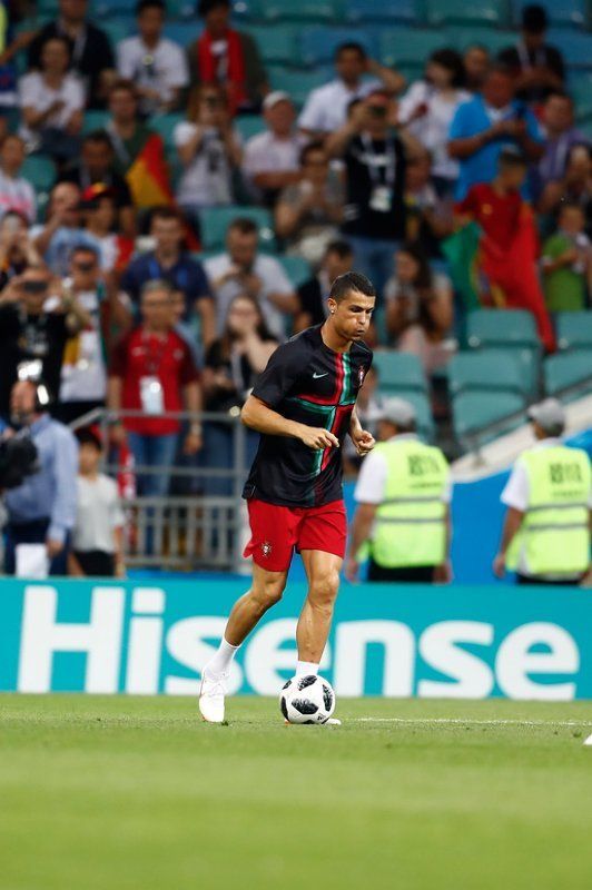 C罗强势戴帽葡萄牙逼平西班牙 球迷称地表最强